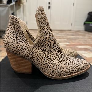 Coconuts by Matisse leopard print bootie 8.5